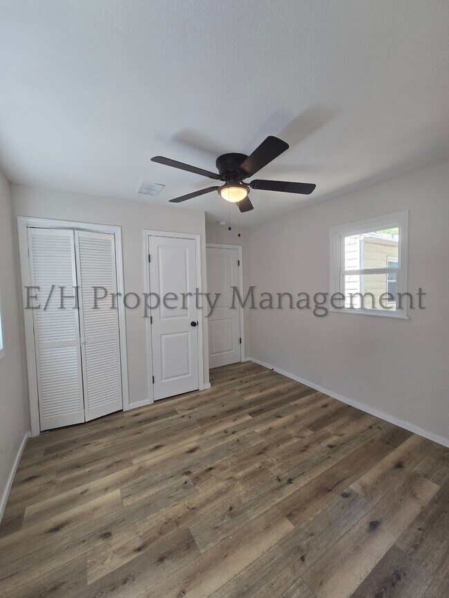 Building Photo - 828 S Pershing St
