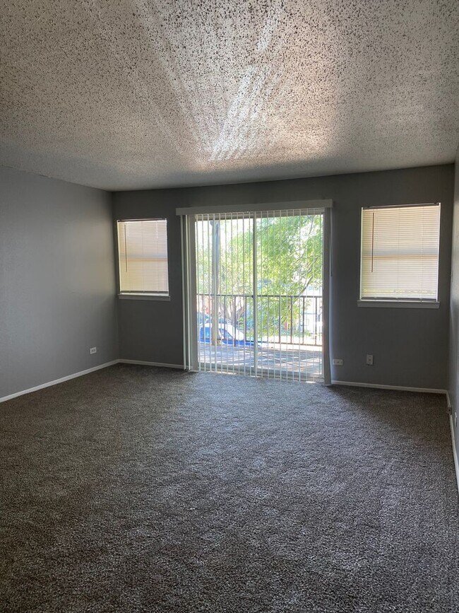 Building Photo - Spacious 2-Bedroom Near North Star