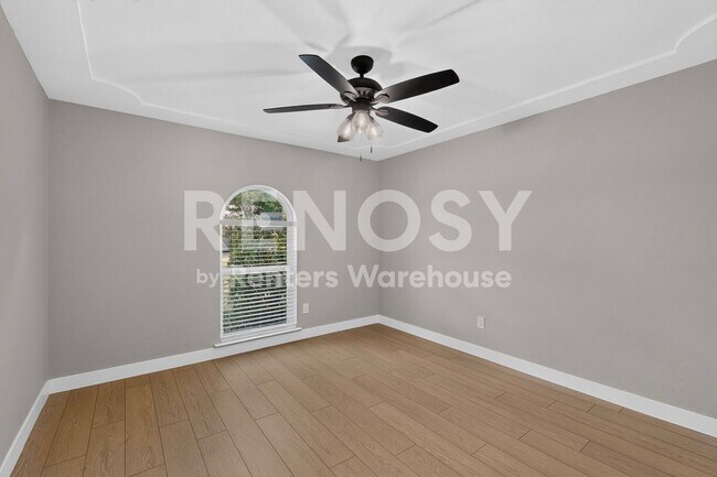 Building Photo - Completely Refreshed Arlington Home