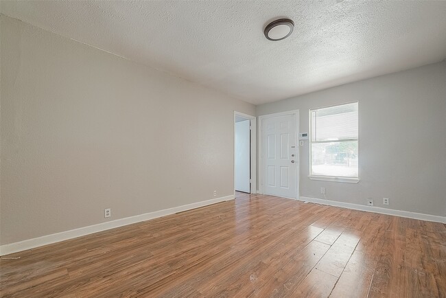 Building Photo - 1114 Cresline St