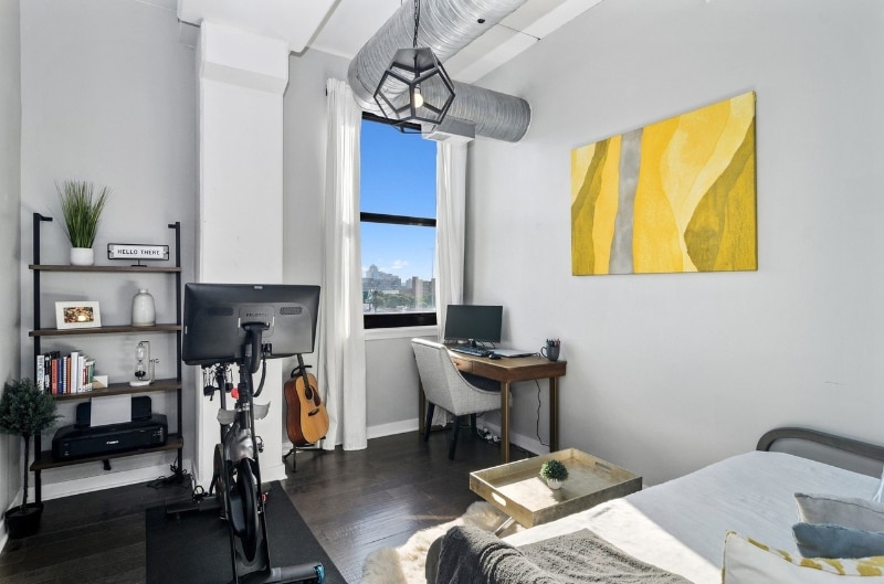 Building Photo - 811 W 15th Pl