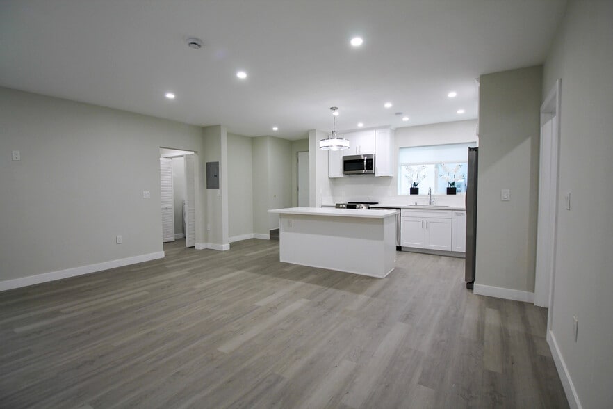 Building Photo - 1575 Manning Ave