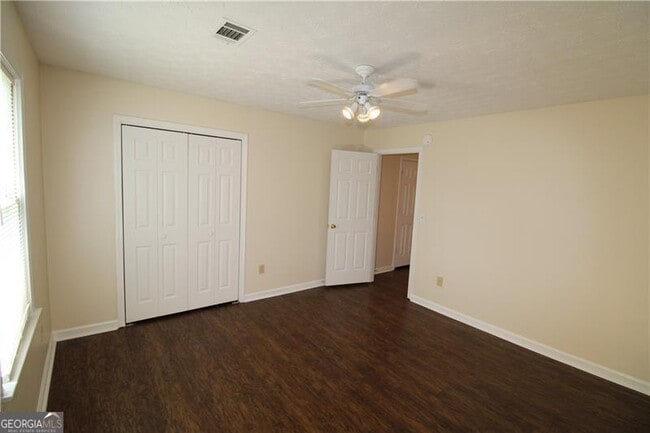 Building Photo - 2320 Ridgedale Dr SW