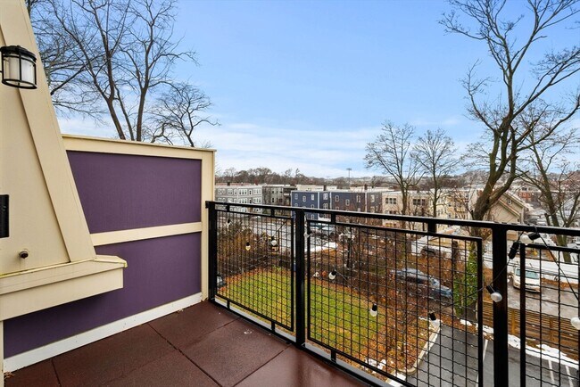 Building Photo - 34 Dix St