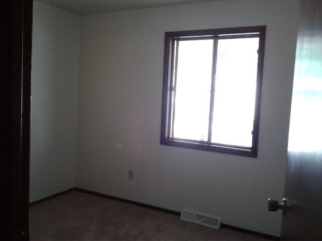 Building Photo - 828 S Harvey Dr