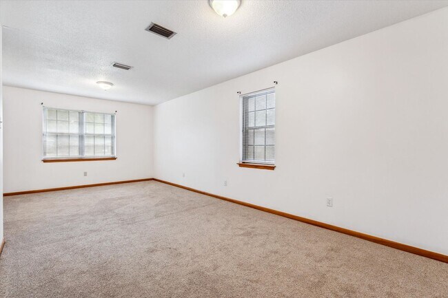 Building Photo - 504 Farnell Ln