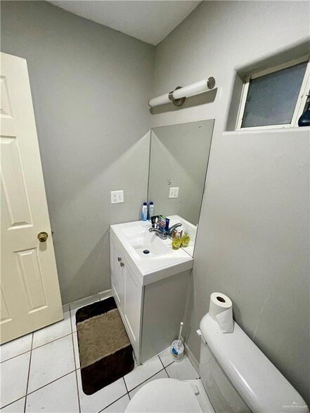 Building Photo - 144 Redwood Rd