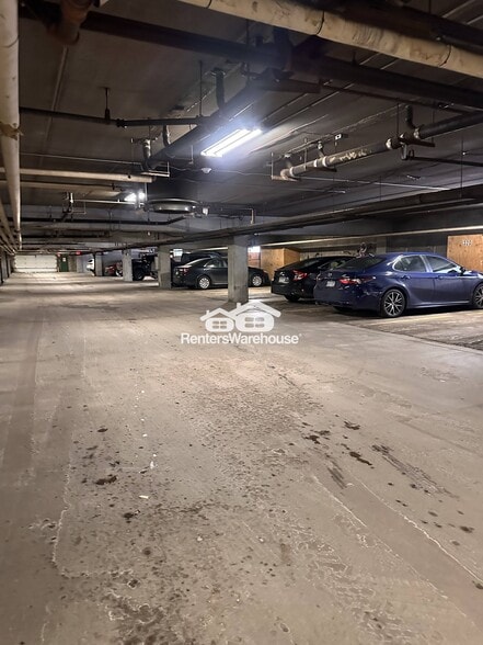 Building Photo - 10401 Cedar Lk Rd S