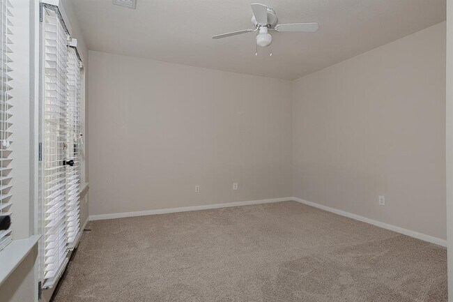 Building Photo - 99 E Foxbriar Forest Cir