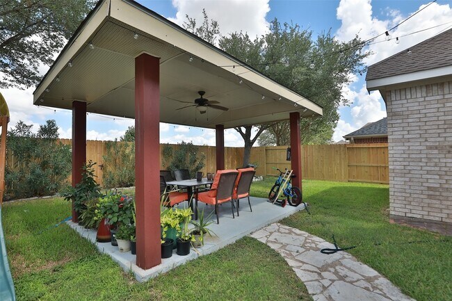 Building Photo - 6523 Trenton Lake Ln