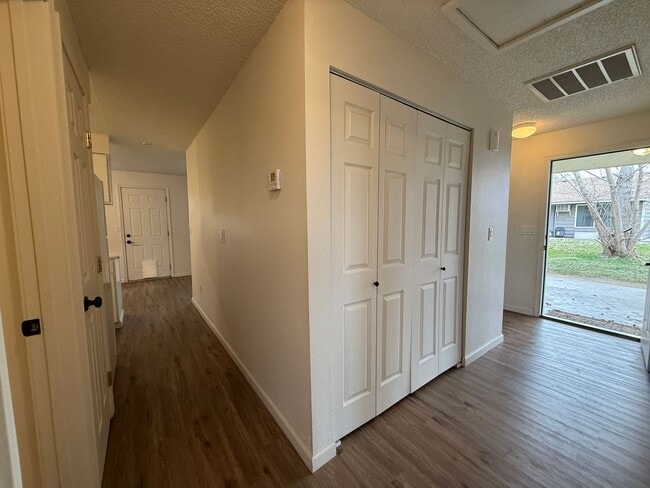 Building Photo - 3209ag