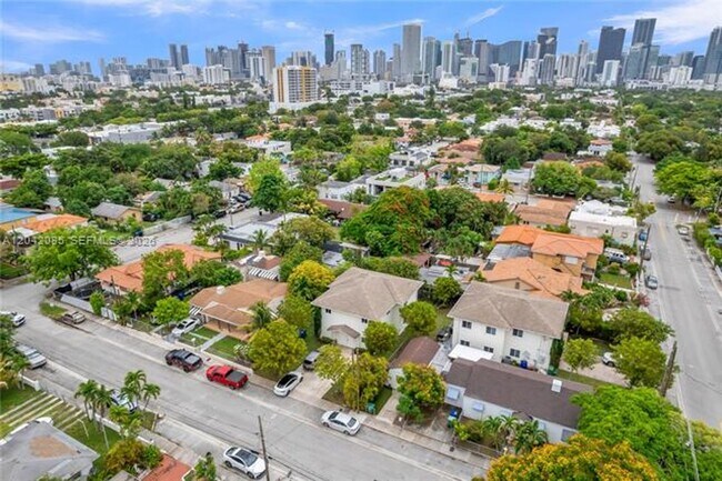 Building Photo - 1029 SW 11th Ave
