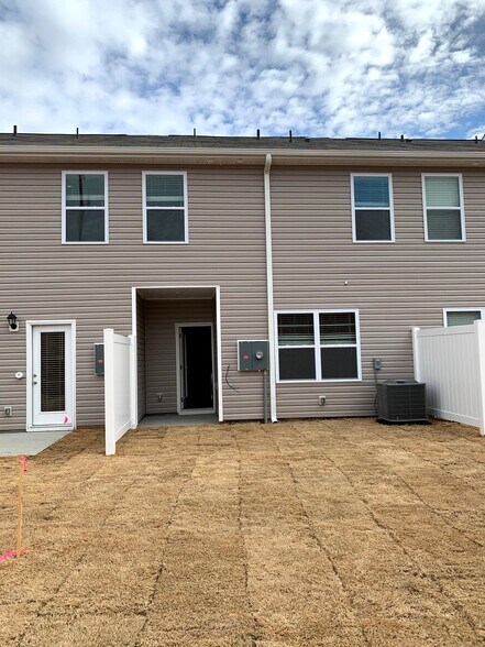 Building Photo - 453 Sea Grit Ct
