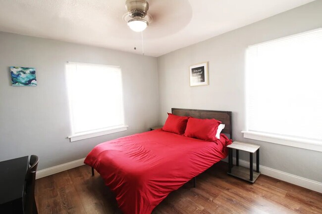 Bedroom - 3831 Monroe Ave