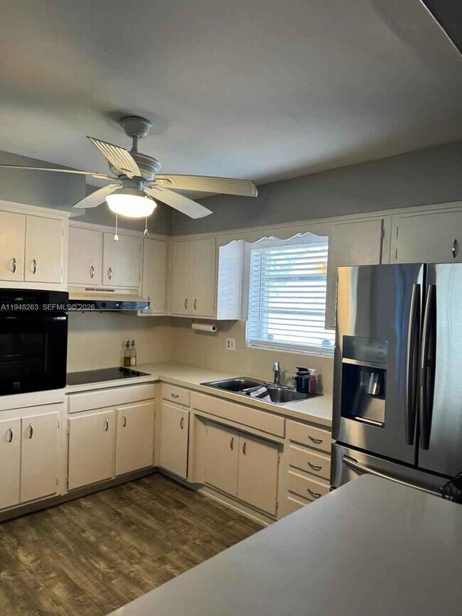 Building Photo - 4820 SW 11th Ct