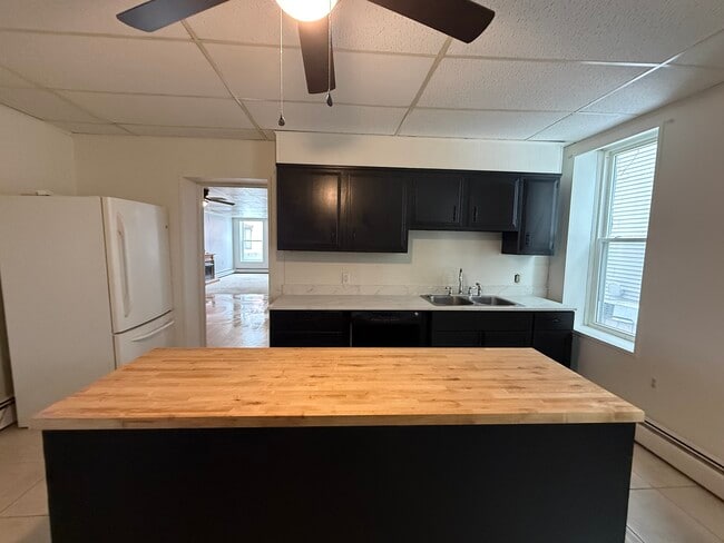 Building Photo - 1624 3rd Ave