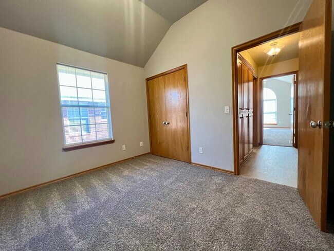 Building Photo - 2909 SE 96th St