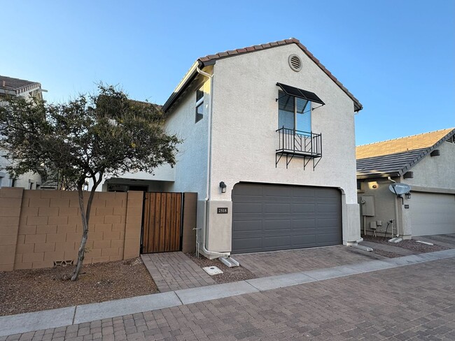 Building Photo - 3 BEDROOM HOME WITH COMMUNITY POOL, ATTACH...