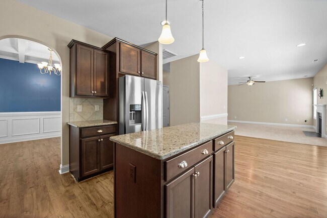 Building Photo - Gorgeous 3 Bed 2.5 Bath Home in Lexington Plantation