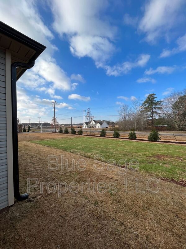 Building Photo - 16423 Demi Dr