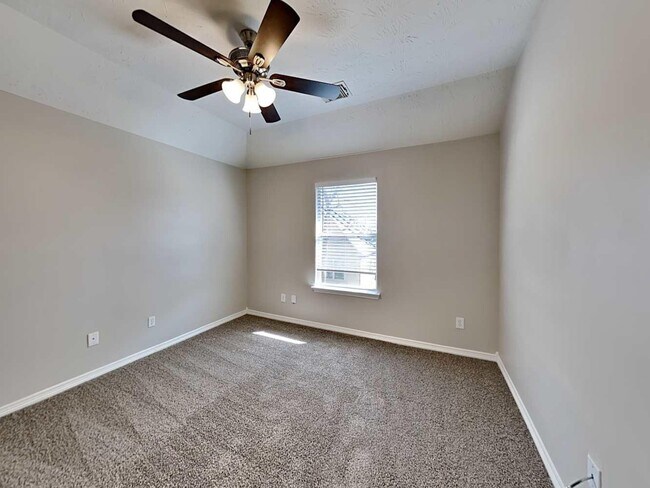 Building Photo - 28919 Hidden Lake Ct