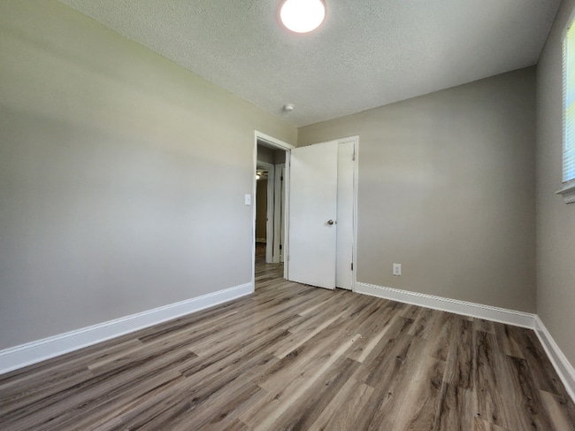 Building Photo - 445 Summerland Dr