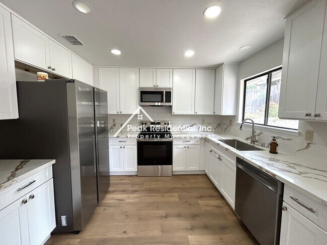Building Photo - 7400 Martignetti Ct