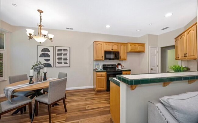 Building Photo - Nice Two Bedroom Two Bathroom Home in Rocklin - Whitney Oaks Ages 55+ Gated Community