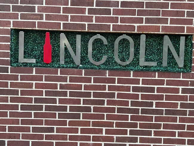 Building Photo - 1111 Shepherd Dr