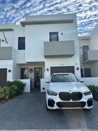 Building Photo - 507 SW 91st Ct