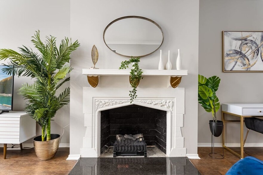 Building Photo - 2231 E 67th St