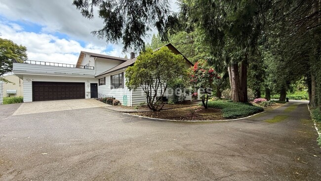 Building Photo - Sprawling 5 BD | 3 BA with Basement - Gresham