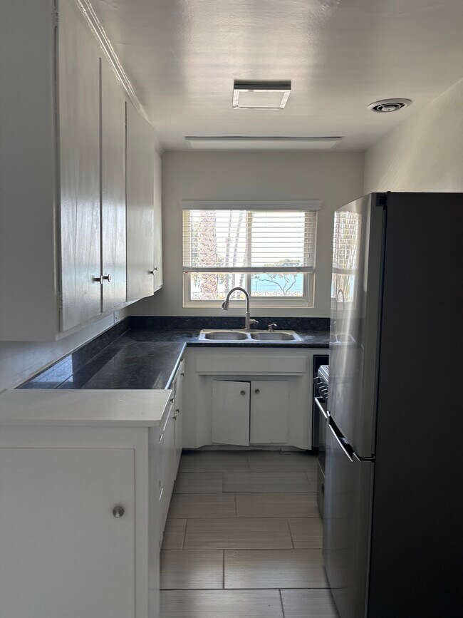 Building Photo - 915 Ocean Ave