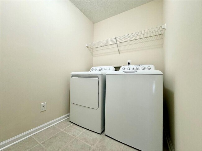 Building Photo - 1203 Soaring Ridge