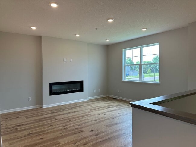 Building Photo - Rare Rogers 3 bed brand new town house for lease!!!