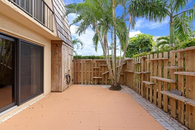 Building Photo - 2327 Waterside Dr