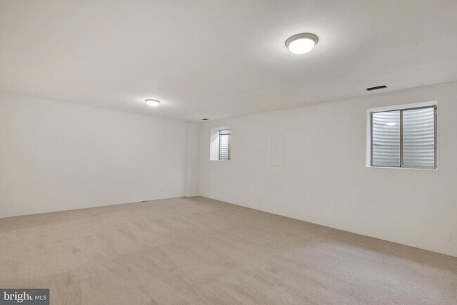 Building Photo - 8529 Lakinhurst Ln
