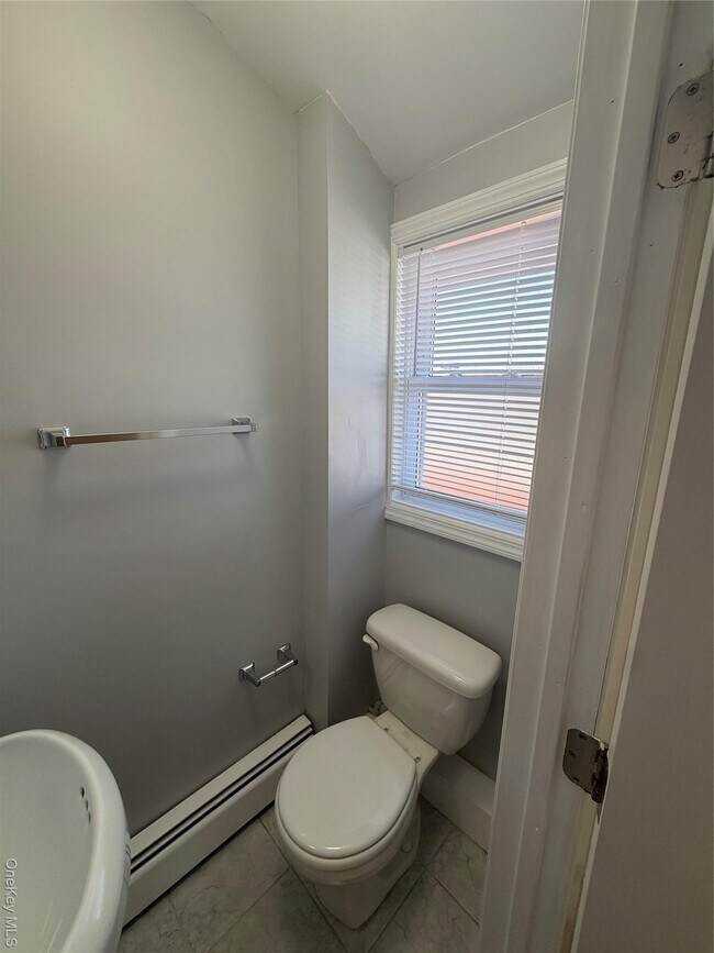 Building Photo - 164-11 95th St