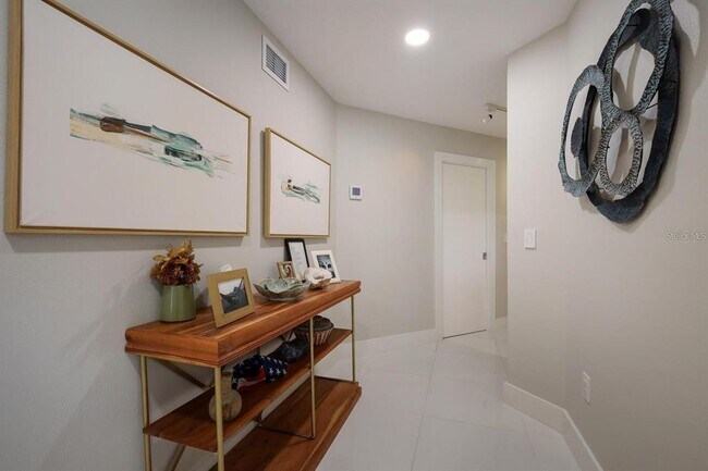 Building Photo - 3705 Torrey Pines Blvd