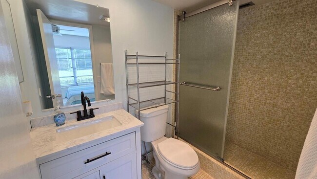 Building Photo - 3150 N Palm Aire Dr