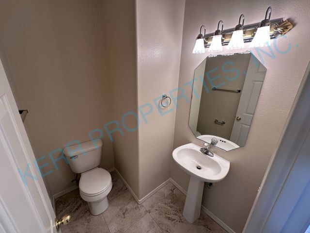 Building Photo - Charming Clackamas Retreat: Spacious 3-Bed...