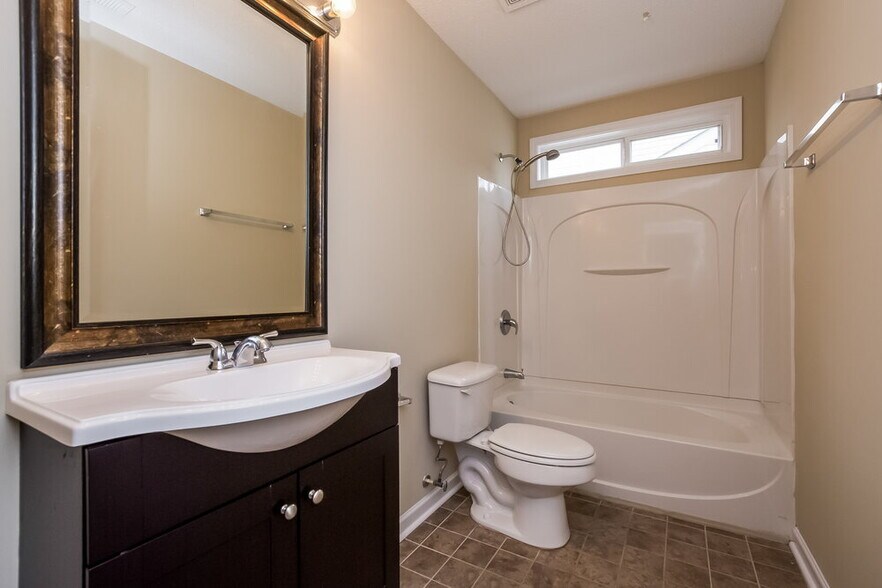 Building Photo - 200 Greystone Cir