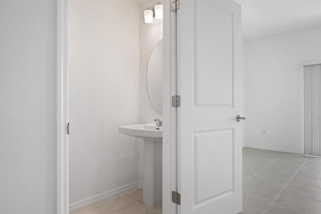 Building Photo - BEAUTIFUL 2 BEDROOM 2.5 BATHROOM TOWNHOME LOCATED IN THE HIGHLY SOUGHT AFTER SKY RANCH COMMUNITY!