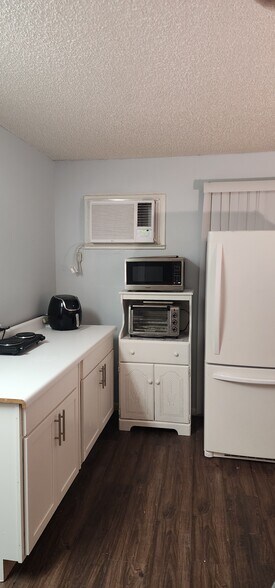 Building Photo - 147 SE Wilderness Dr