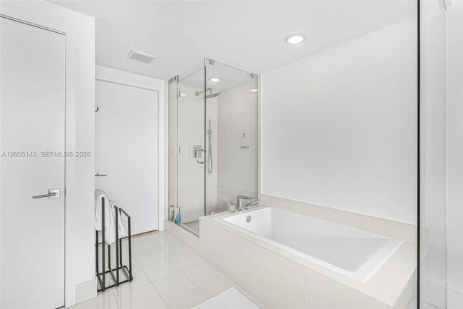 Building Photo - 650 NE 32nd St