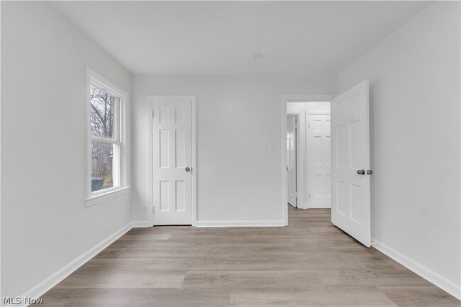 Building Photo - 1511 E 196th St