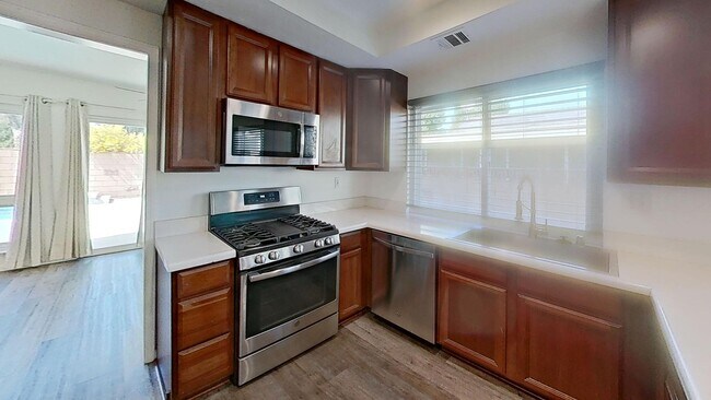 Building Photo - Beautiful 3/bedroom home in Canyon Country !