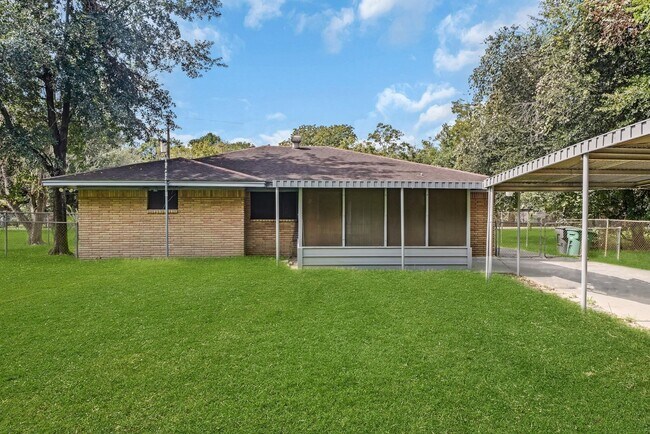 Building Photo - 8710 Bertwood St