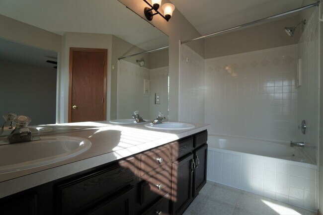 Building Photo - 1072 Scarlet Oak Dr