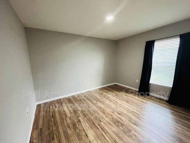 Building Photo - 3519 Kenwood Crossing